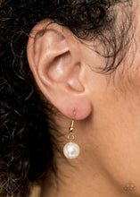 Load image into Gallery viewer, Paparazzi Pearly Prosperity Gold Necklace