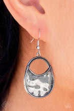 Load image into Gallery viewer, Paparazzi Rio Rancho Relic Silver Earrings
